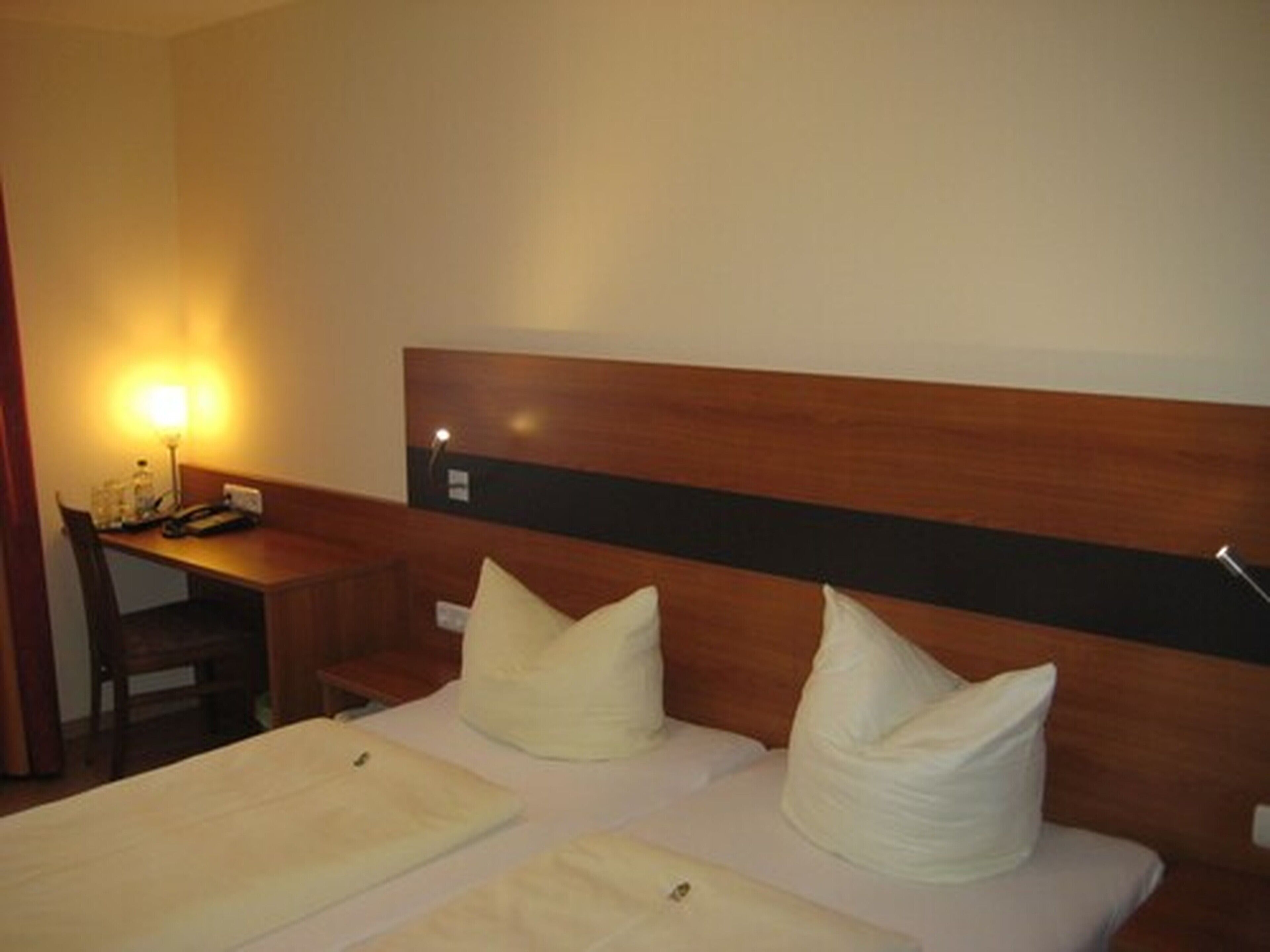 standard double room | 1 bedroom, desk, blackout curtains, free wifi