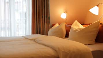 Schreibtisch, VerdunkelungsvorhÀnge, kostenloses WLAN