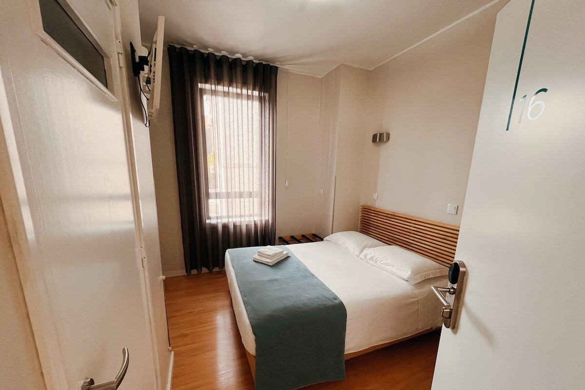 Eenpersoonskamer | Luxe beddengoed, verduisterende gordijnen, gratis wifi, beddengoed