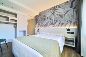 Habitación doble superior, terraza | Caja fuerte, escritorio, sistema de insonorización y wifi gratis