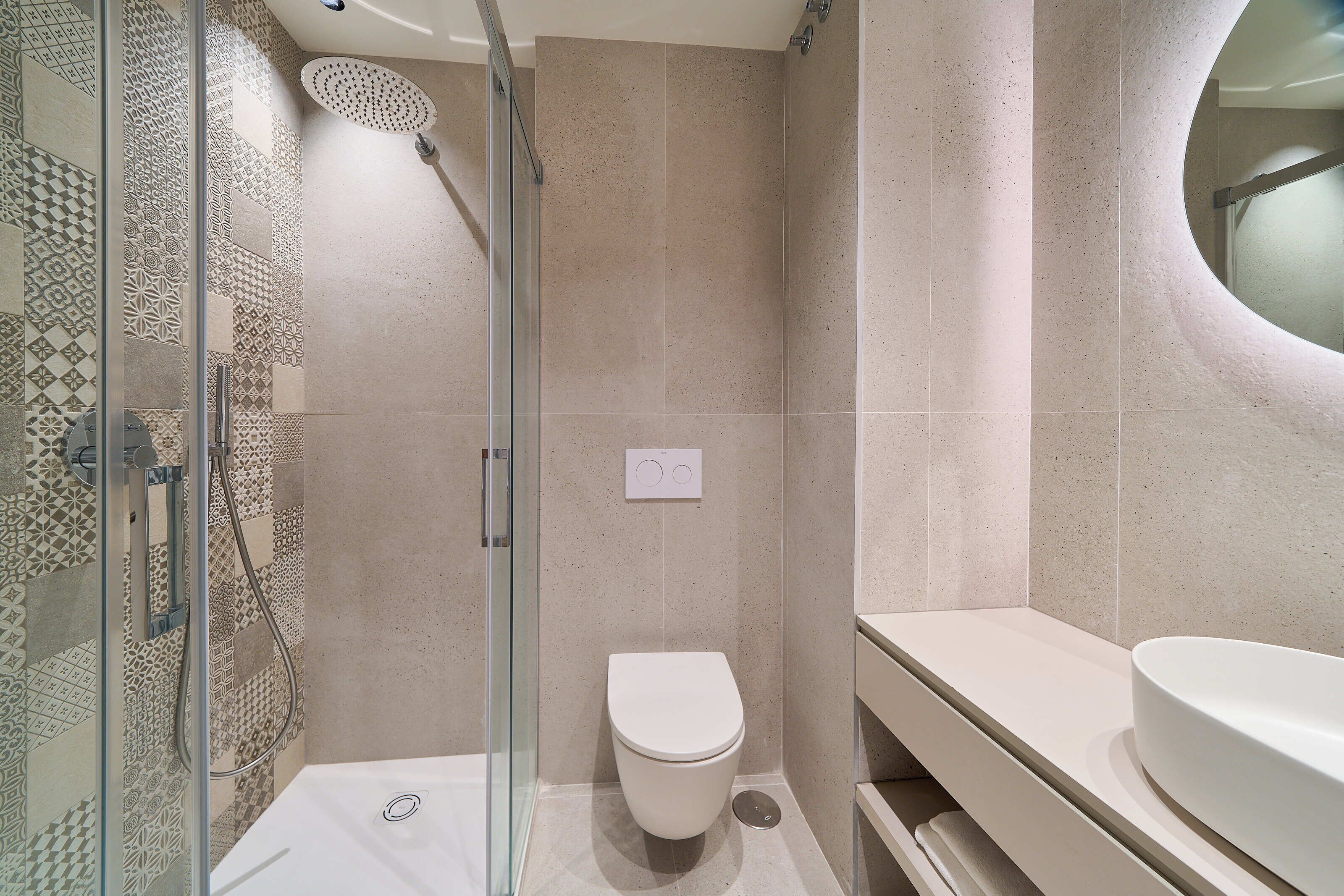 Triple Room | In-room safe, desk, soundproofing, free WiFi