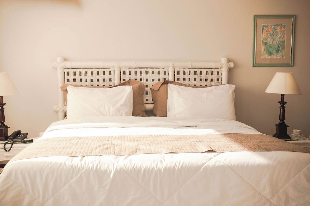 Suíte premium, banheira de imersão, vista para o mar | Frigobar, cofres nos quartos, cortinas blackout, roupa de cama