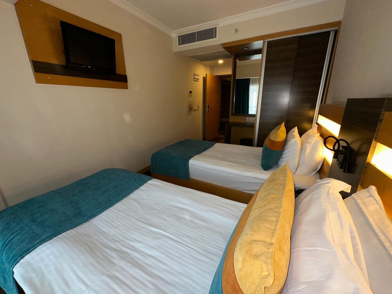 standard twin room, city view | 1 bedroom, minibar, in-room safe, iron/ironing board