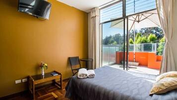 高档床上用品、熨斗/熨板、折叠床/加床(额外收费)、免费 WiFi