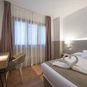Hypo-allergenic bedding, down duvets, minibar, in-room safe - Airiños (Cangas)