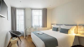 Double Room, Canal View | Minibar, in-room safe, desk, blackout curtains