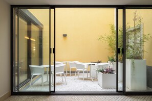 ลานระเบียง/นอกชาน