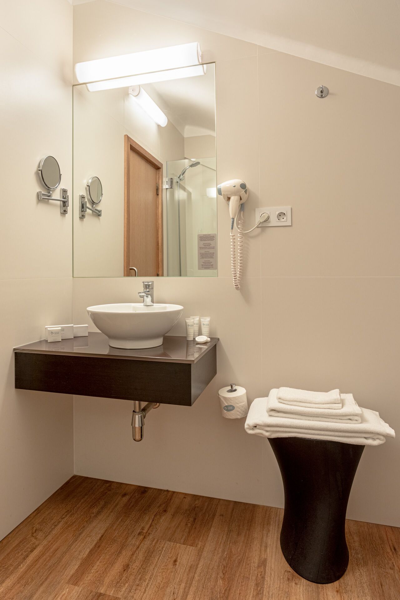 double room, connecting rooms | bathroom | free toiletries, hair dryer, bidet, towels