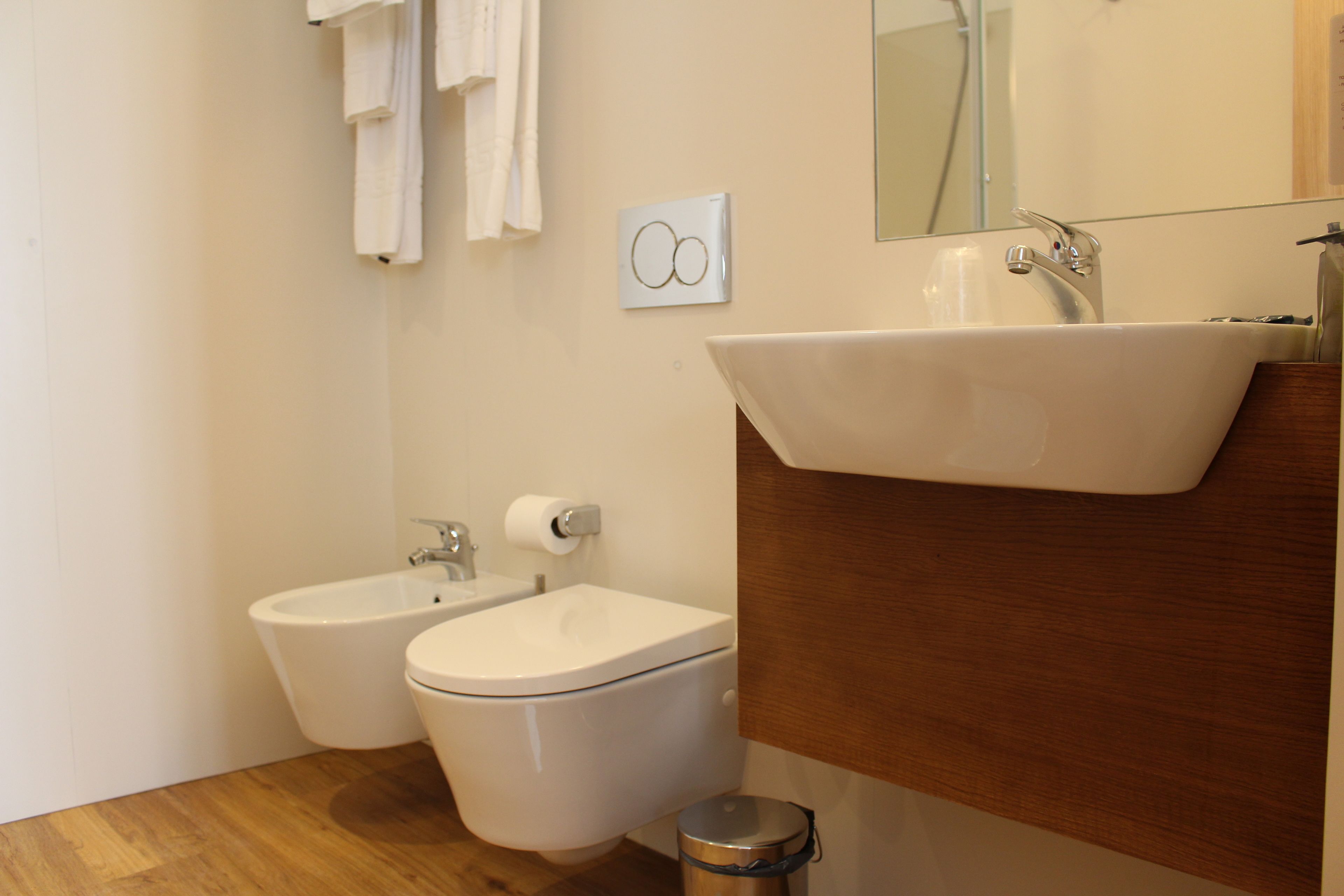 studio, 2 single beds | bathroom | free toiletries, hair dryer, bidet, towels