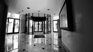 A spacious lobby with a high ceiling, large windows, and a polished floor. - Comfort Apartments (Budapest)