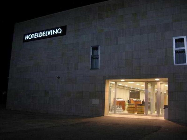 الإطلالة من المنشأة