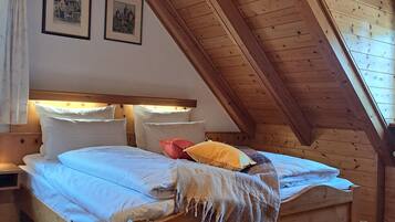 Habitación doble | Ropa de cama de alta calidad y decoración individual