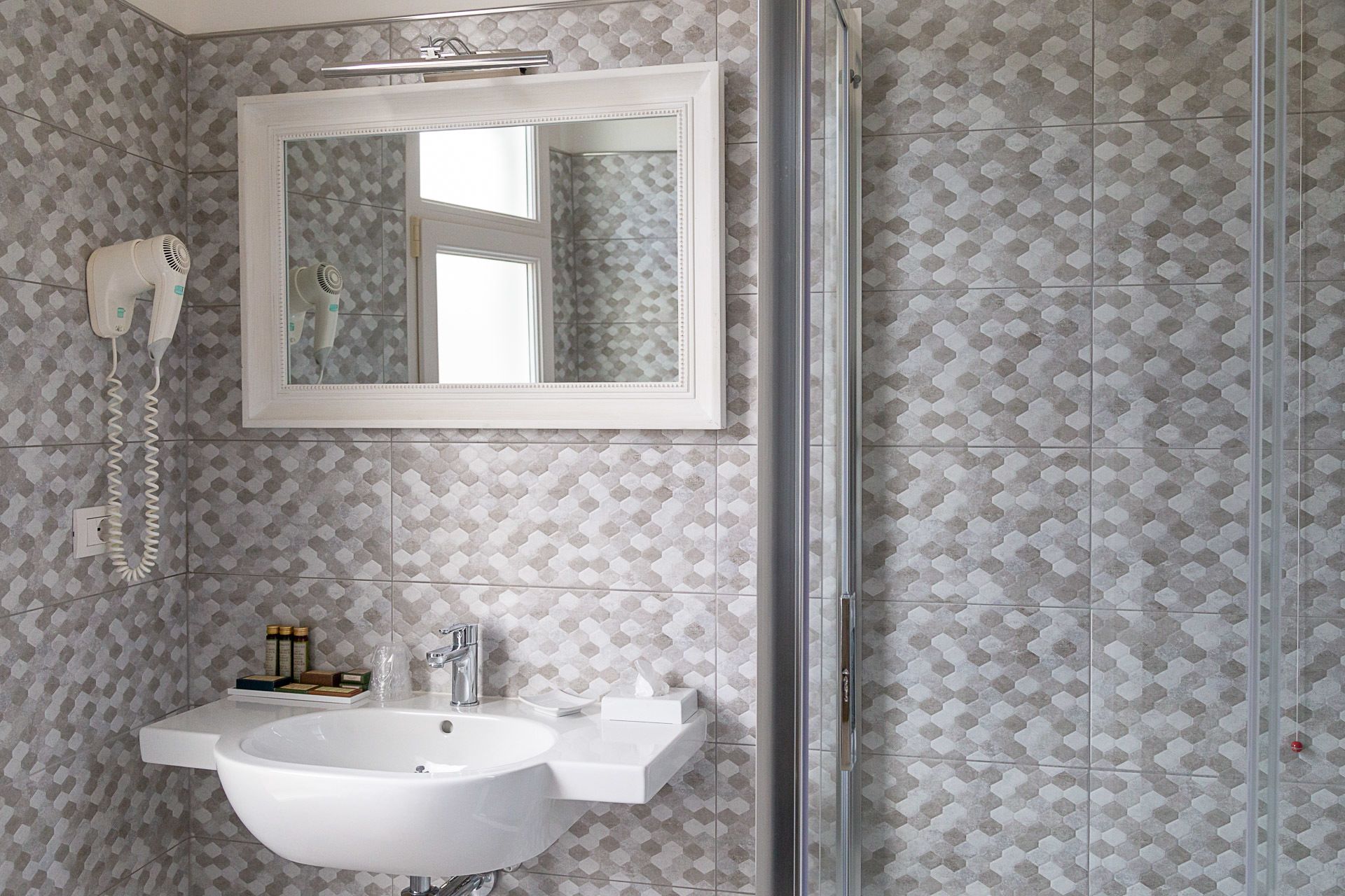 comfort double room | bathroom | free toiletries, hair dryer