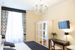 Minibar, coffres-forts dans les chambres, bureau, Wi-Fi gratuit