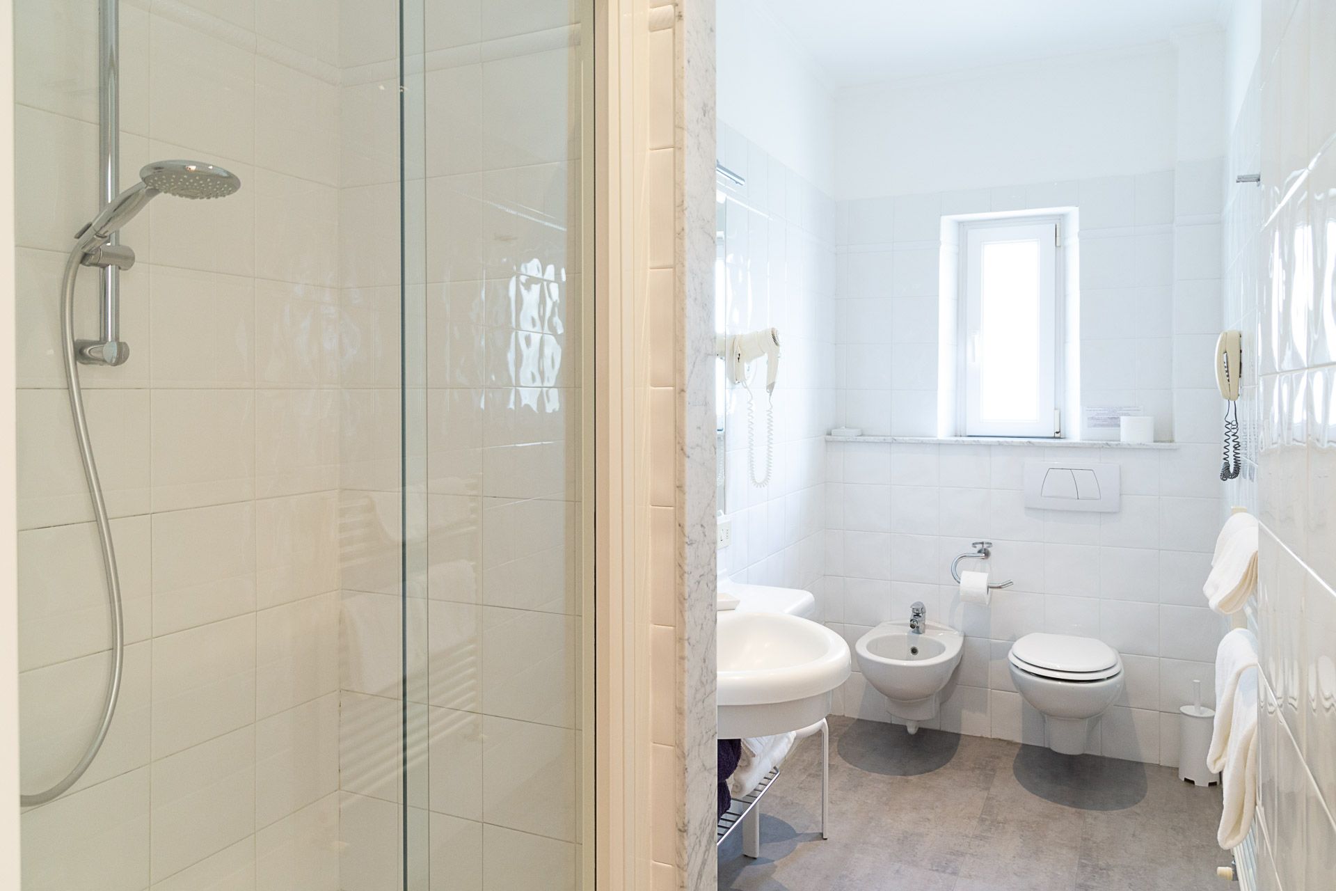 comfort double room | bathroom | free toiletries, hair dryer