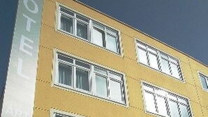 A multi-story hotel with a yellow facade and white-framed windows. - Hotel Arteixo (Arteixo)