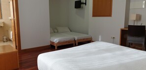 Soundproofing, free WiFi, bed sheets - Hotel Arteixo (Arteixo)