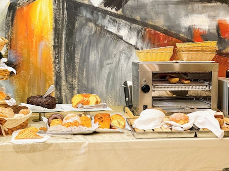 Café da manhã com buffet grÔtis todos os dias