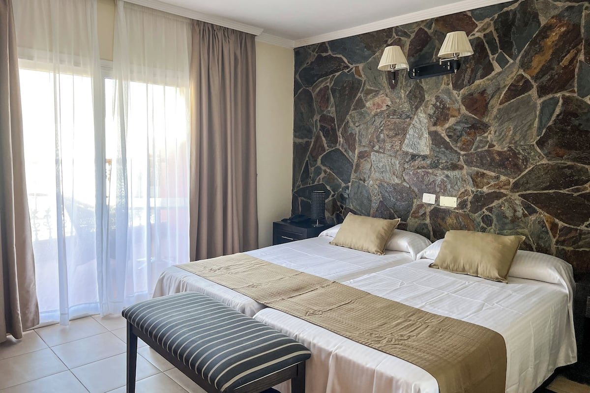 1 bedroom, in-room safe, desk, laptop workspace