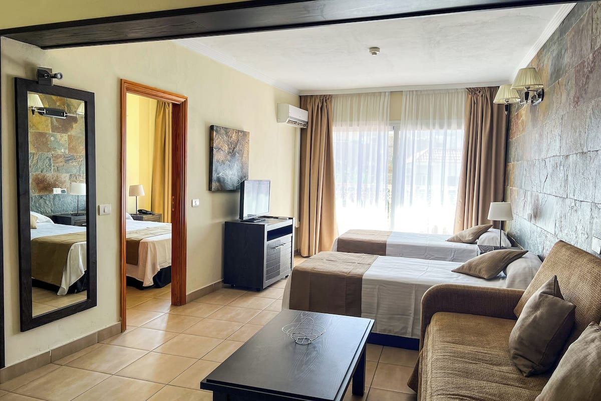 1 bedroom, in-room safe, desk, laptop workspace