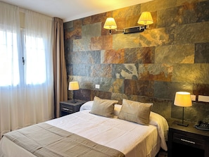 1 bedroom, in-room safe, desk, laptop workspace