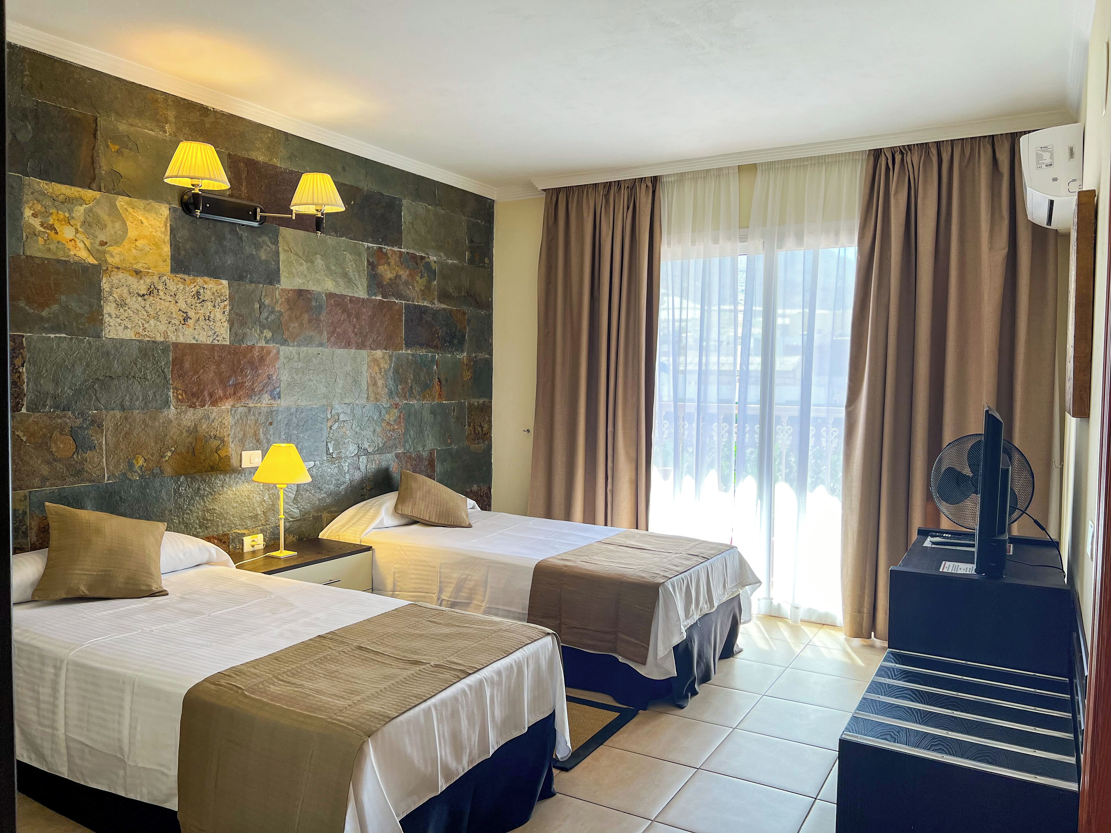 1 bedroom, in-room safe, desk, laptop workspace