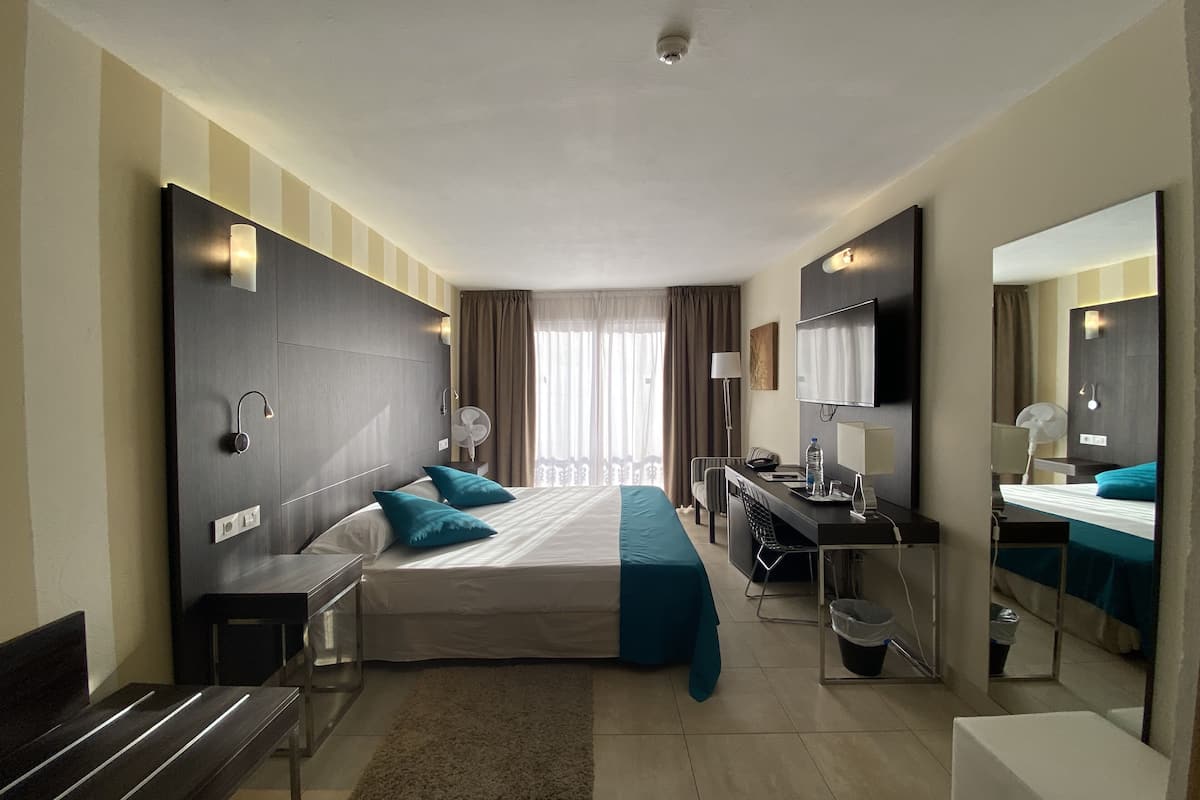 1 bedroom, in-room safe, desk, laptop workspace