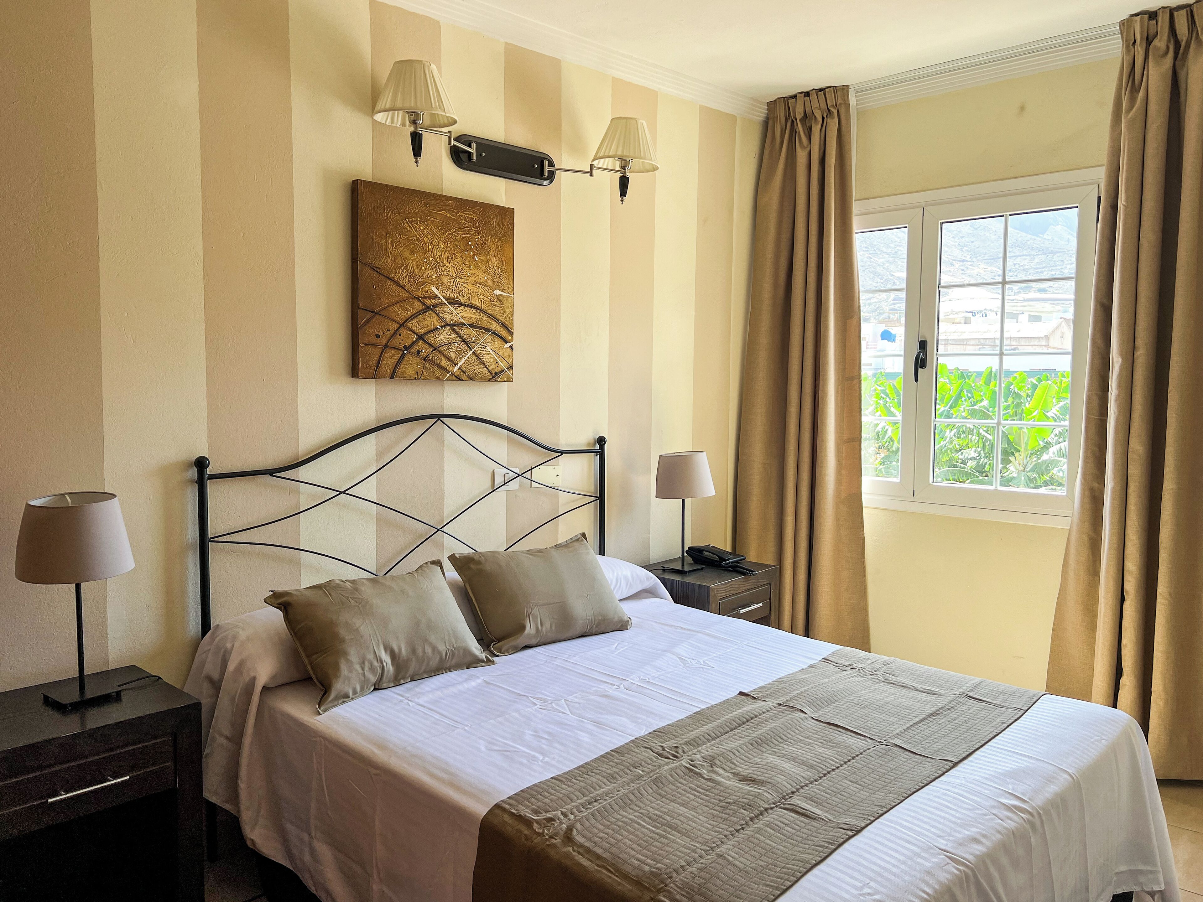 Coffres-forts dans les chambres, bureau