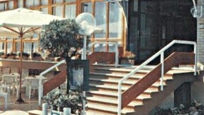 A hotel with outdoor seating, a staircase leading to the entrance, and a sign reading "Hotel Restaurant." - Hotel Rivazzurra (Pesaro)