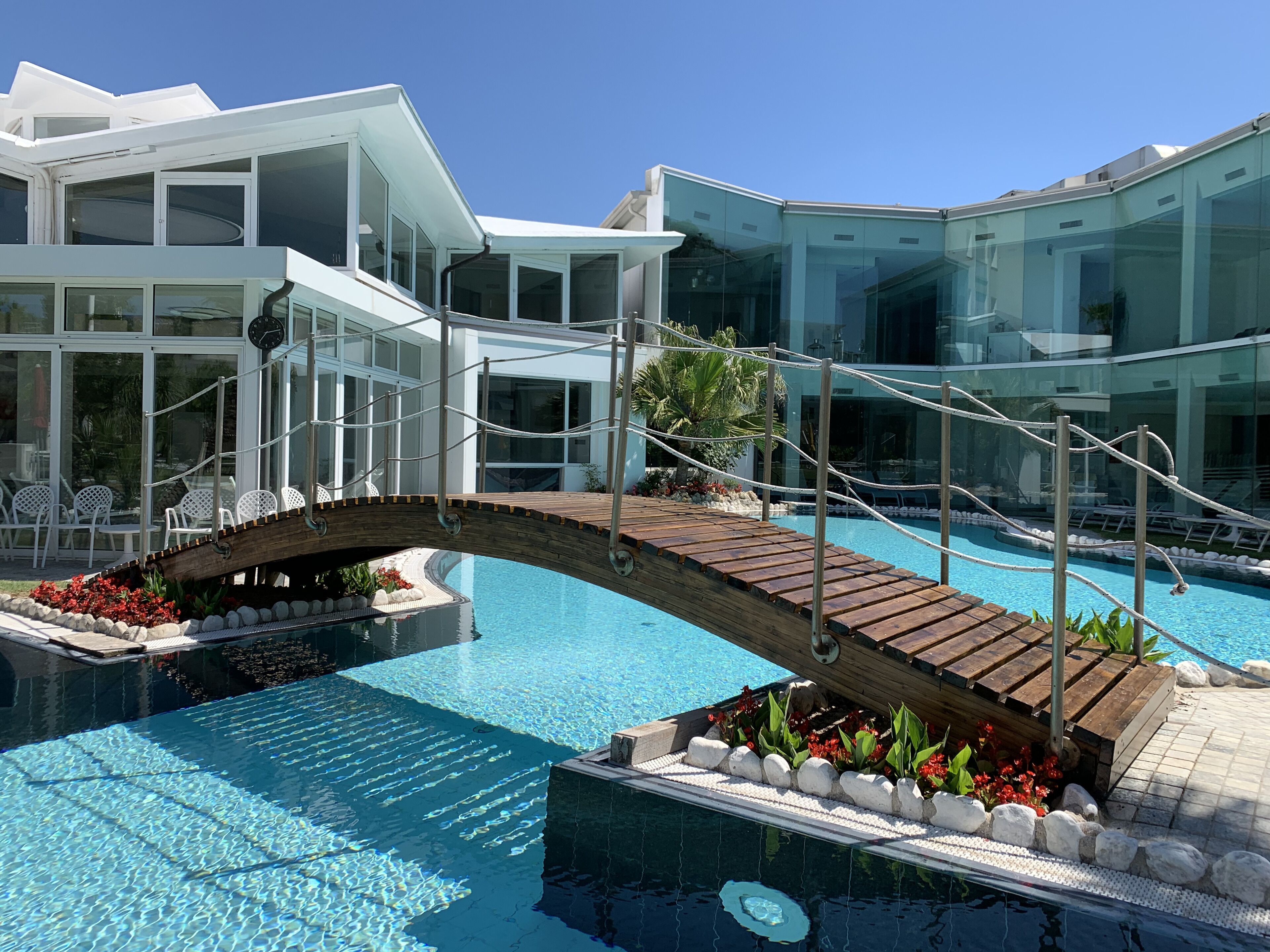 Piscina coperta, 2 piscine all'aperto, ombrelloni da piscina, lettini