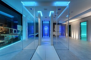 Behandelingskamers voor koppels, een sauna, een bubbelbad, een stoombad