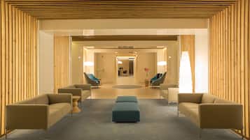 Behandlingsrum för par, bastu, bubbelpool och Ängbastu