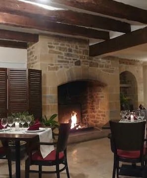 Dagelijks ontbijtbuffet (EUR 13 per persoon)