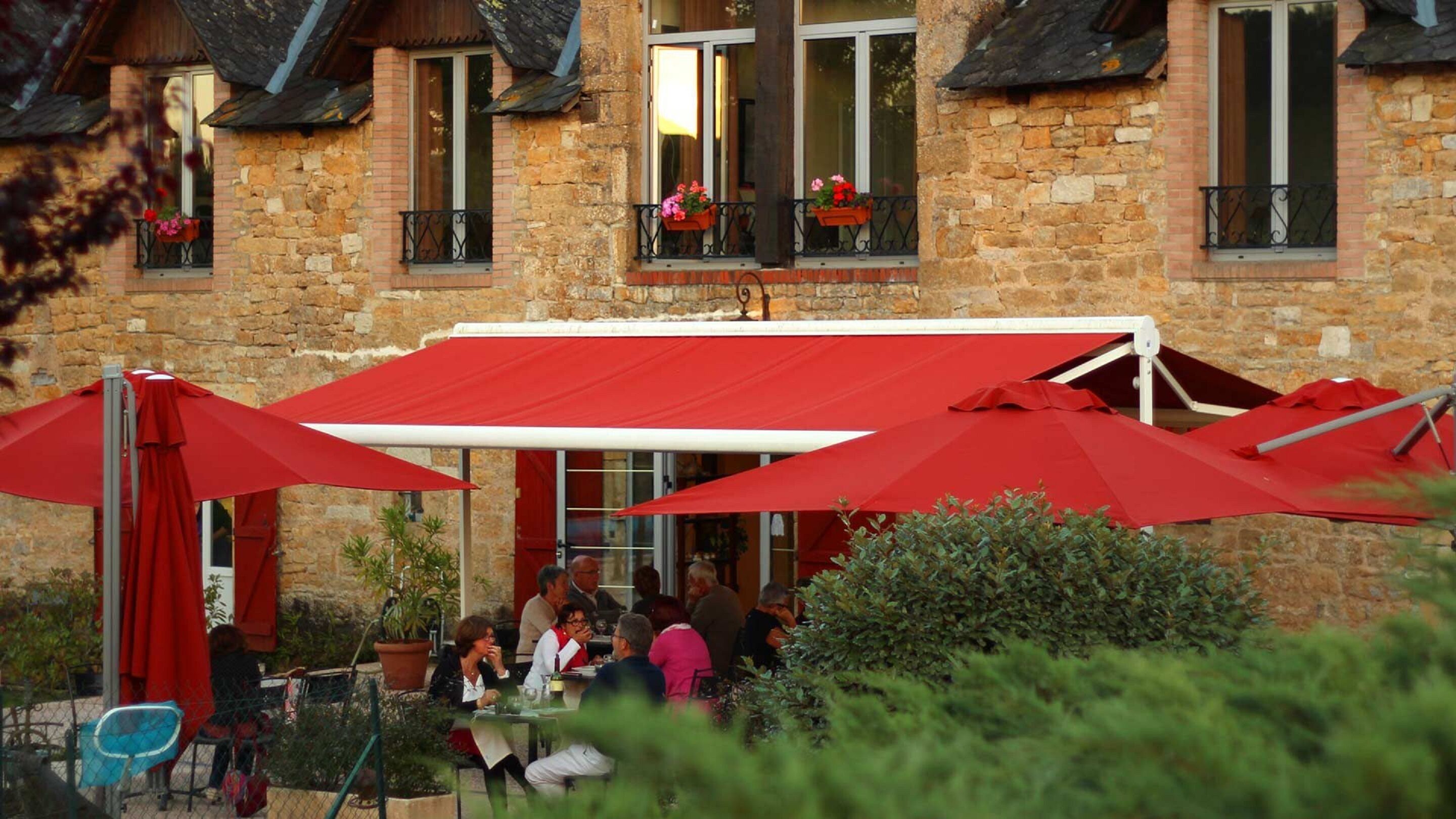 breakfast, lunch, dinner served; french cuisine