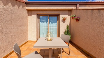 Triple Room | Terrace/patio