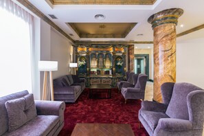 Lobby - Exe Reina Isabel (Ávila)