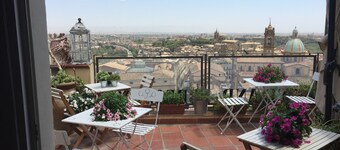 Casa Patronale Tipica Siciliana Home B&B TreMetriSoprailCielo camere con vista, colazione terrazzo panoramico