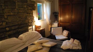 Habitación doble, vistas a la ciudad | 1 dormitorio, sábanas italianas Frette, ropa de cama de alta calidad