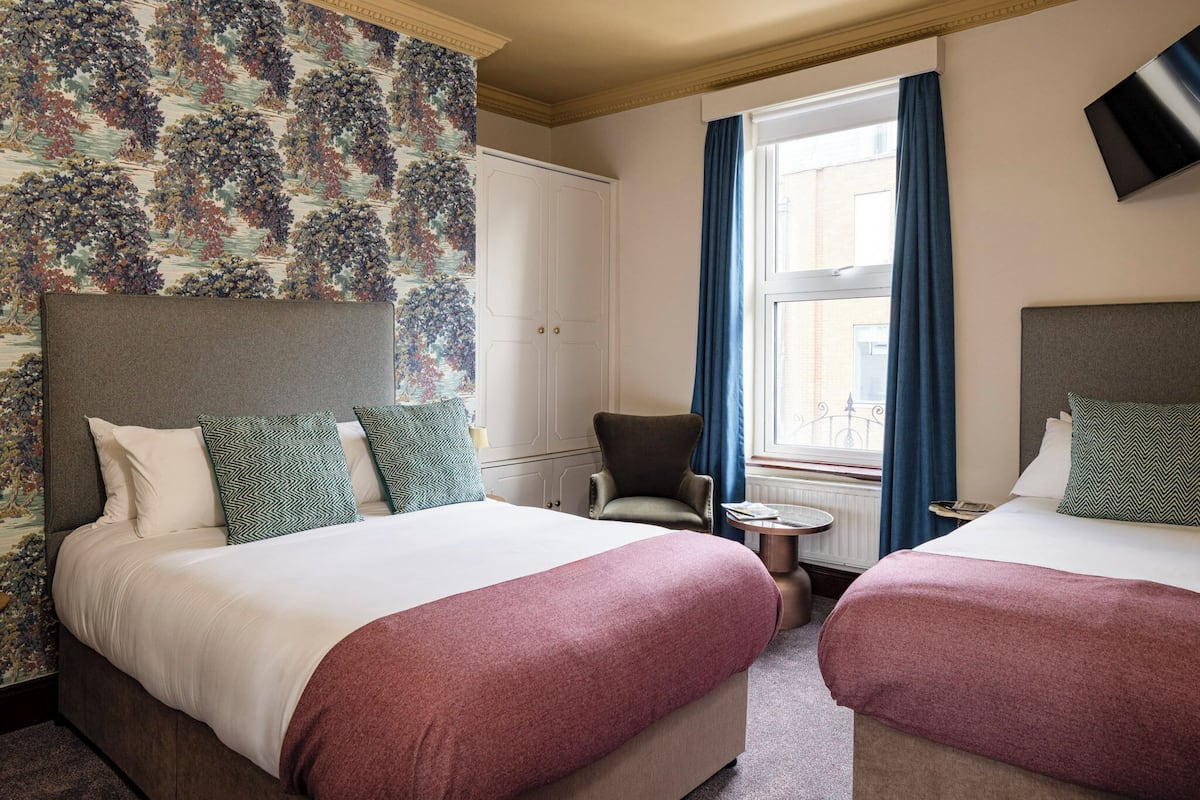 Egyptian cotton sheets, premium bedding, pillowtop beds