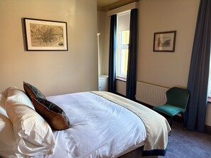 双人房 | 埃及棉床单、高档床上用品、加厚床垫、熨斗/熨衣板