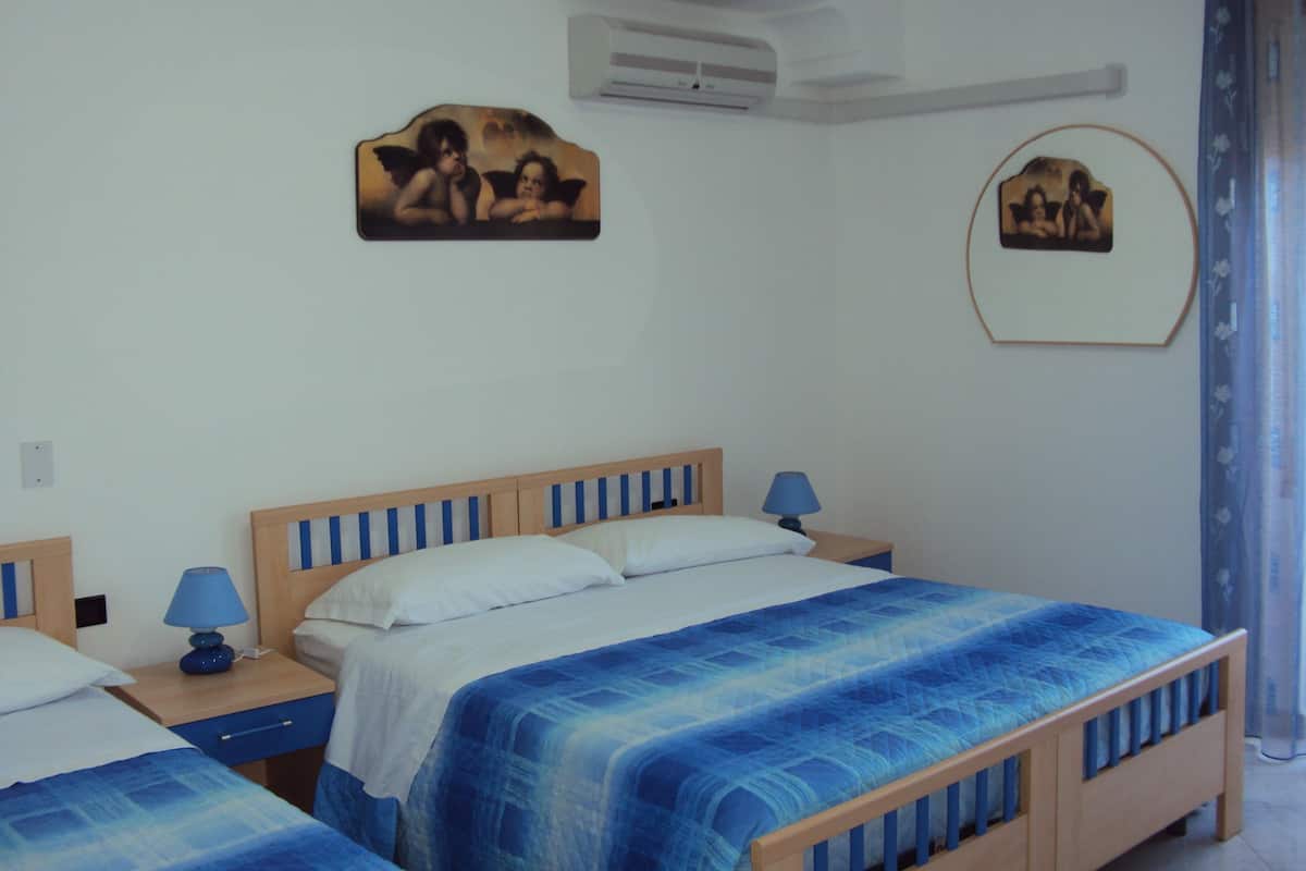 1 slaapkamer, pillowtop-bedden, een bureau, een laptopwerkplek