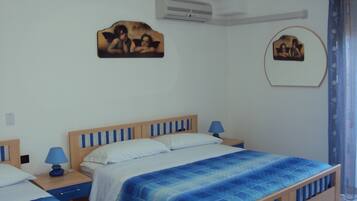 1 chambre, surmatelas, bureau