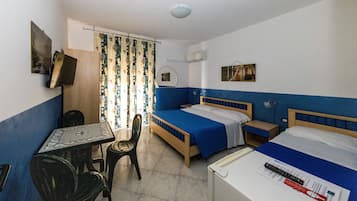 Pillowtop-Betten, Schreibtisch, laptopgeeigneter Arbeitsplatz