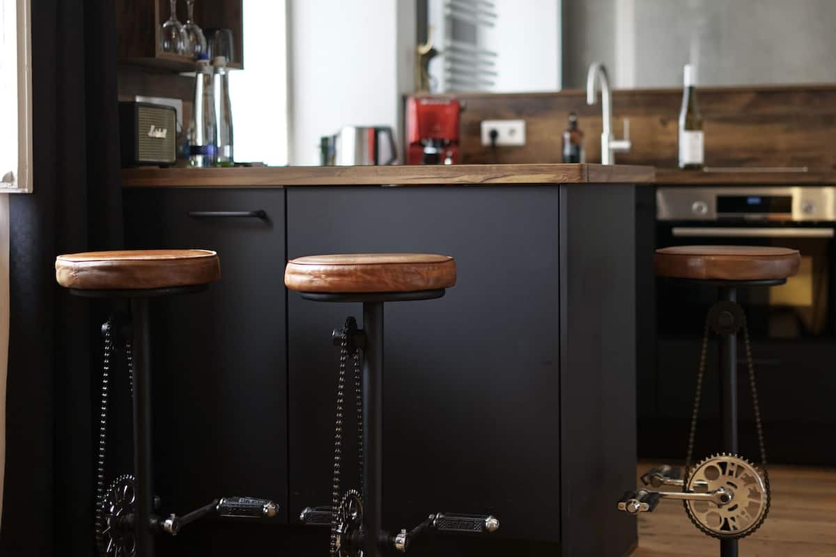 deluxe studio | private kitchen | fridge, microwave