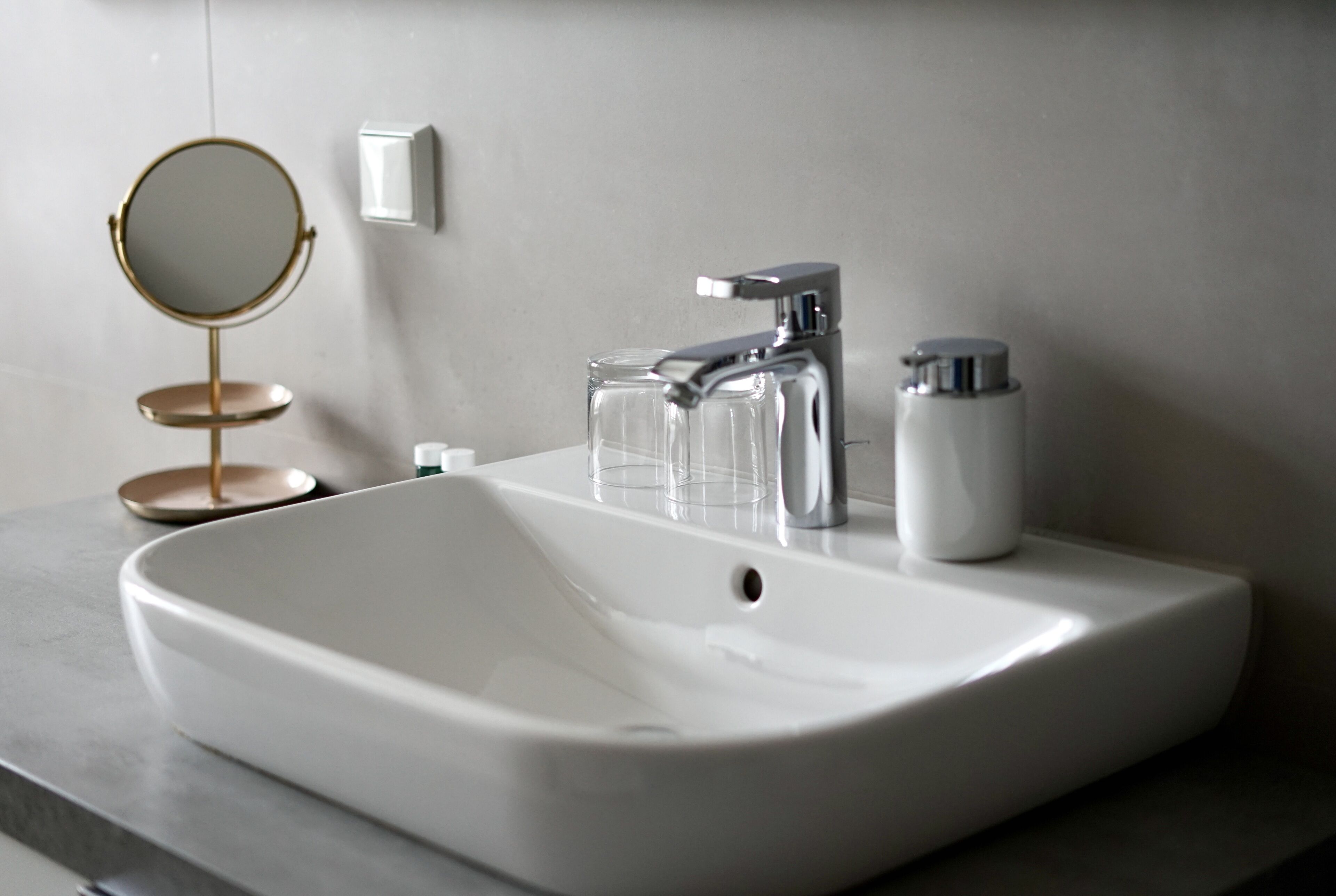 suite | bathroom | hair dryer, towels, soap, shampoo