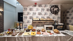 Breakfast served - José Estêvão Hotel (Aveiro)