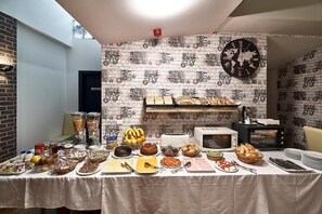 Breakfast served - José Estêvão Hotel (Aveiro)