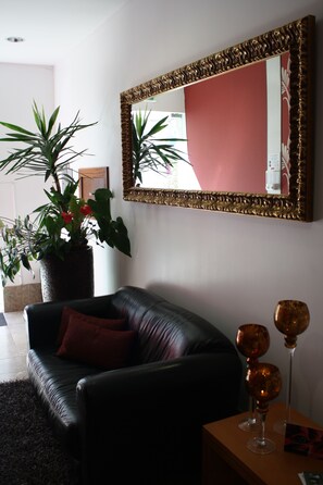 Lobby sitting area - José Estêvão Hotel (Aveiro)