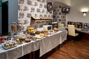 Breakfast served - José Estêvão Hotel (Aveiro)