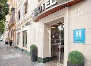 Front of property - Hotel Castilla Guerrero (Málaga)